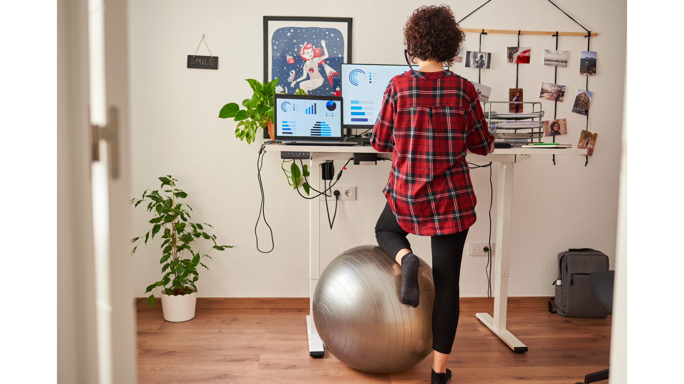 Ergonomics in 2023: How to Physically Adjust (and Maintain) a Healthy Work-from-Anywhere Life